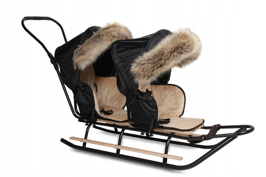 Duo-Tandem-Schlitten mit kuschelig warmem Sitz, Budka mit Fell + Schiebestange - SchneeFreude